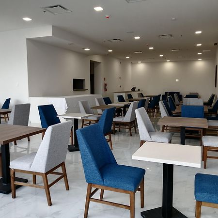 Wyndham Puebla Angelopolis Hotel Bagian luar foto