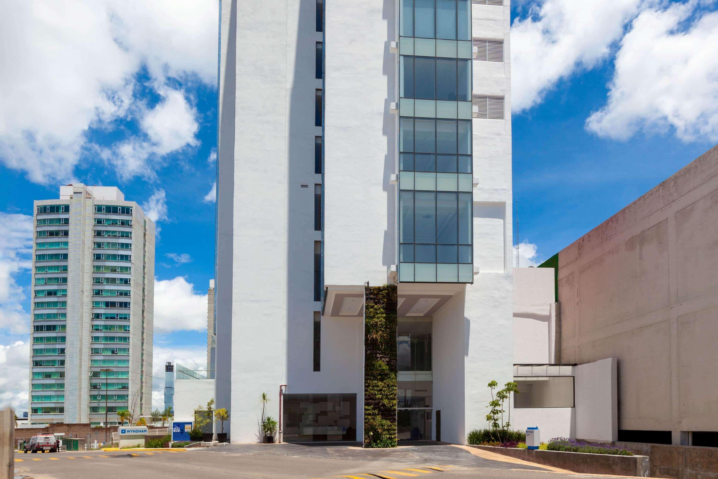 Wyndham Puebla Angelopolis Hotel Bagian luar foto