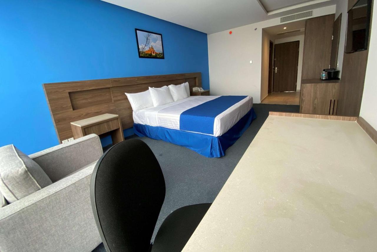 Wyndham Puebla Angelopolis Hotel Bagian luar foto